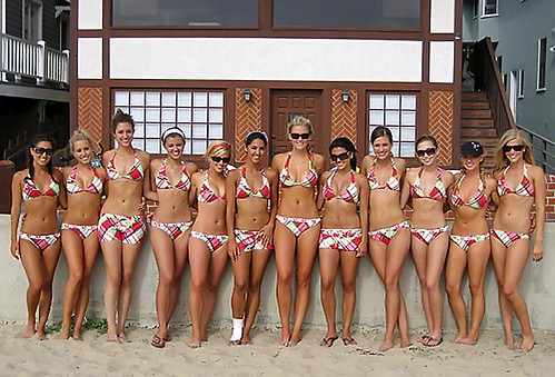 Resultado de imagem para sexy cheerleaders bikini 2016