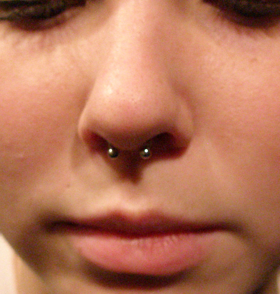 septum-a-circular-barbell-in-the-septum-custompiercings-flickr