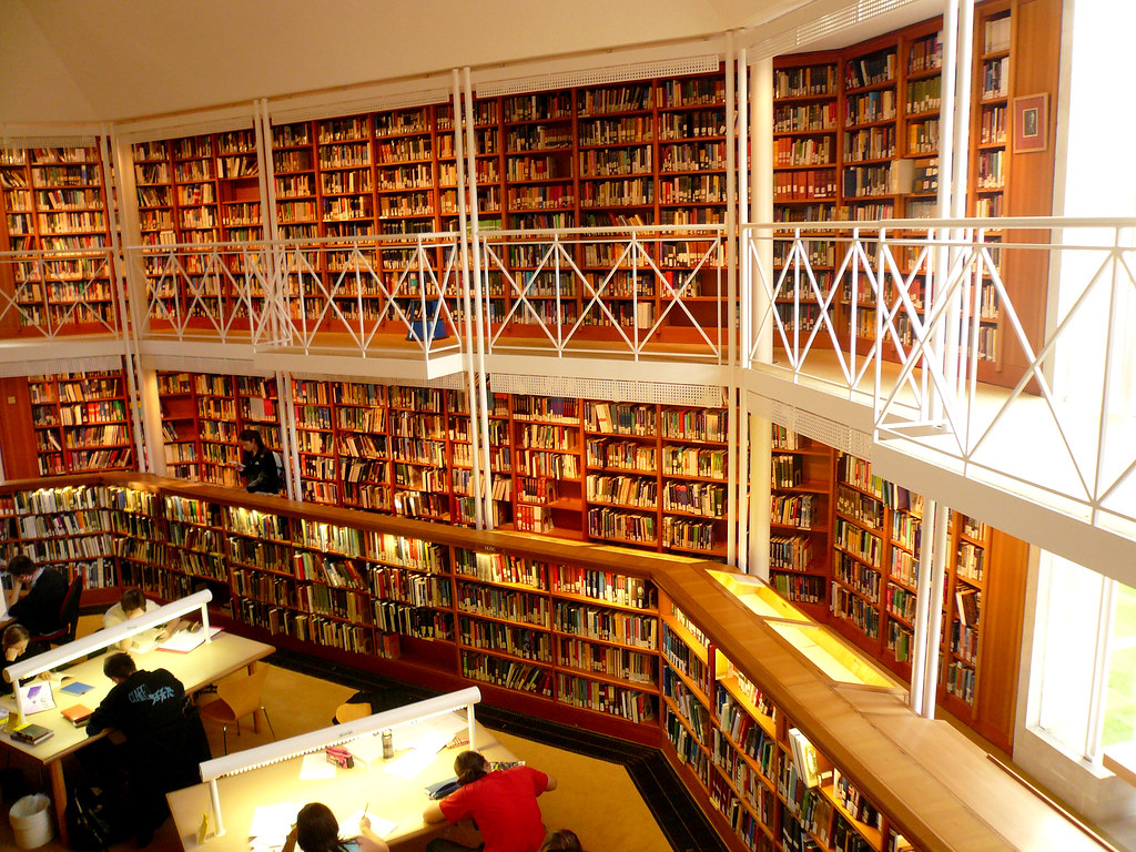 Библиотека английских учебников. Кембриджская библиотека. Библиотека Кембриджа. Библиотека Цинциннати. Библиотека Цинциннати фото.