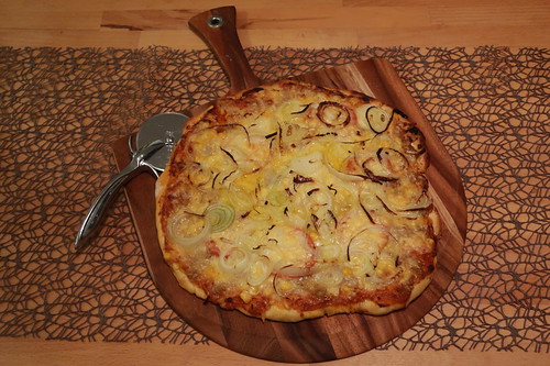 Thunfisch-Zwiebel-Pizza