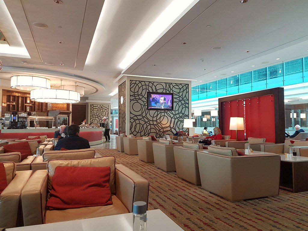 Emirates Business Class KL-Dubai at Dubai