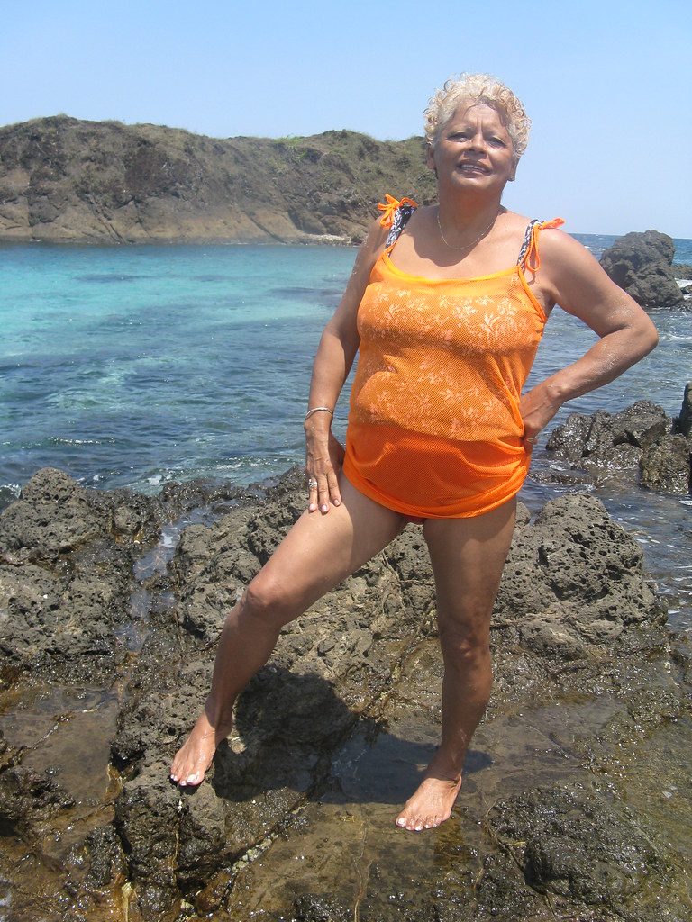 Sexy Grandma Flora On The Rocks Panama Dkalamidas