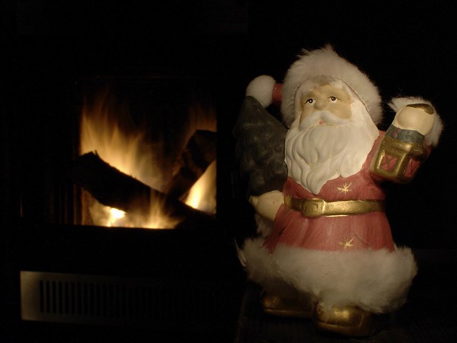 Santa Claus Is Comin To Town (Full Screen)