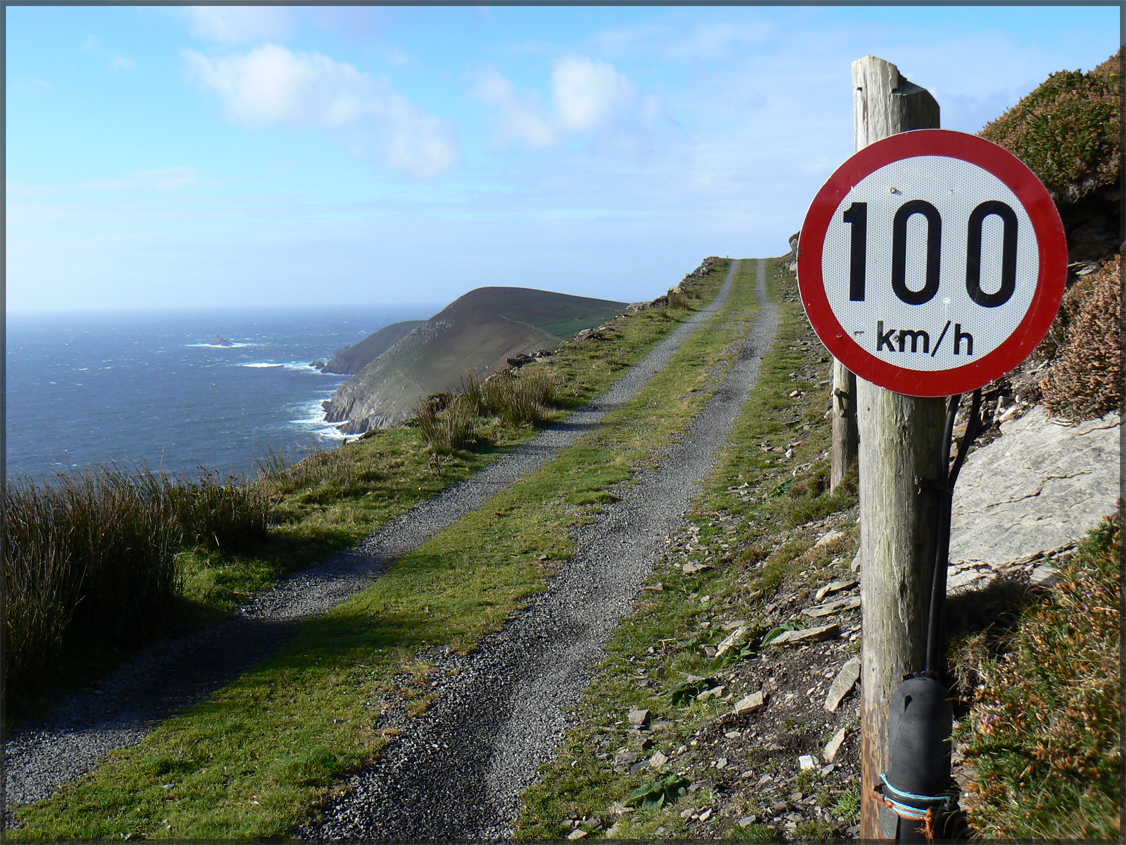 Autolla Irlannissa ja Pohjois-Irlannissa – vinkit onnistuneeseen automatkaan | Live now – dream later -matkablogi