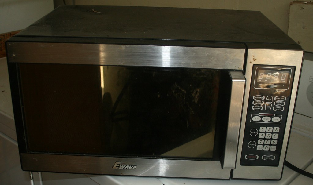 Black and Stainless E-Wave Microwave | Good working conditio… | Flickr