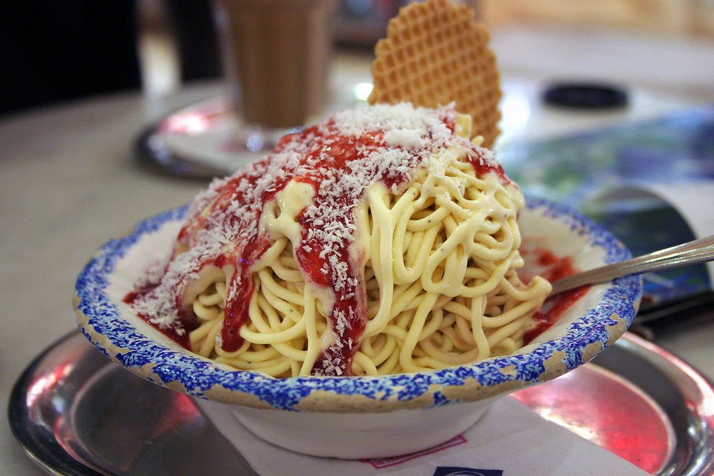 Spaghetti Ice Cream | spaghetti vanilla ice cream with straw ...