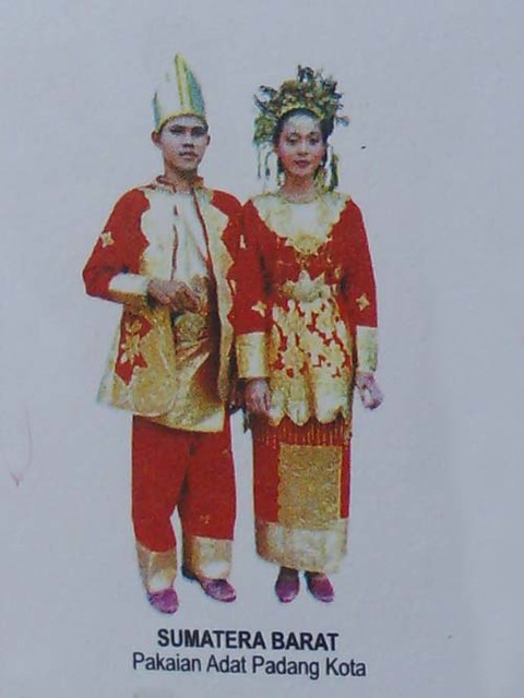  gambar  pakaian  adat  indonesia  dan namanya  gambar  pakaian  