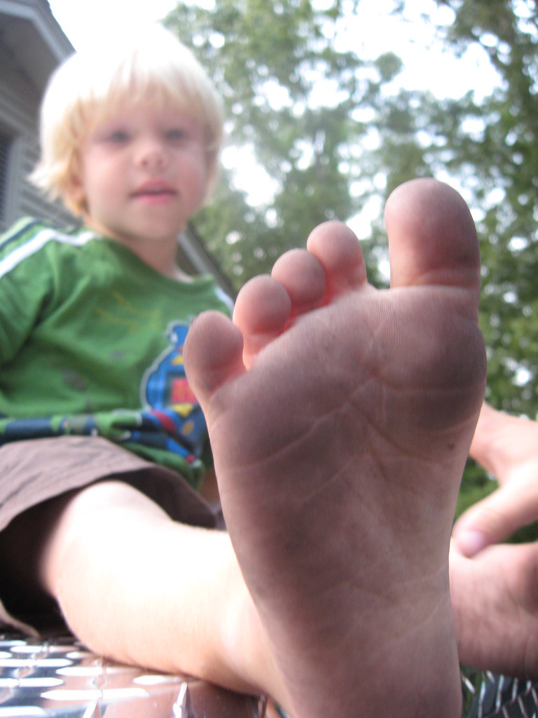 dirty-feet-my-little-brothers-were-playing-in-my-uncle-s-t-flickr