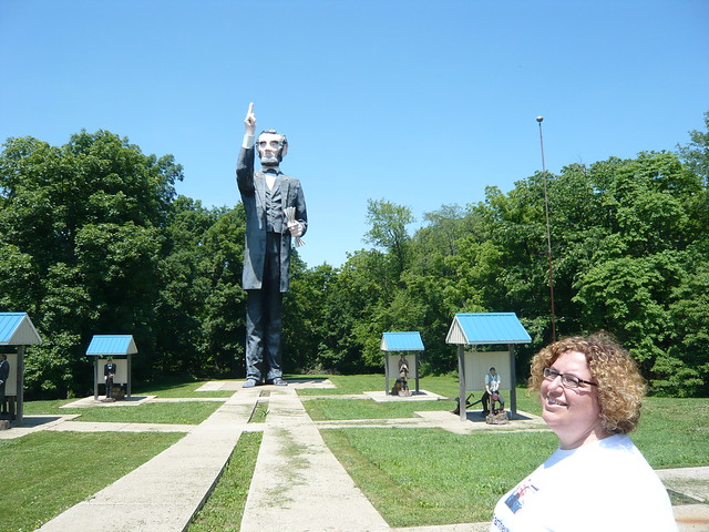 Giant Lincoln in Ashmore, IL by Flickr user Schu