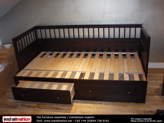 Ikea hemnes daybed the 2 drawer ikea flatpacked day bed for Divano letto hemnes