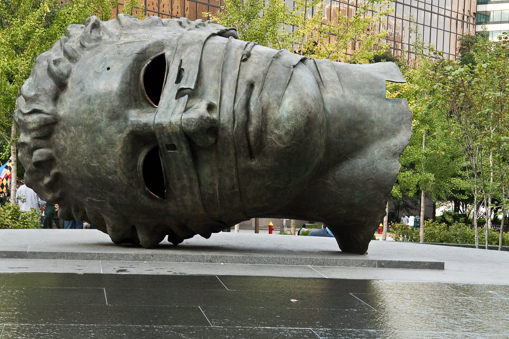City Garden Sideways Head Statue | Lee Harkness | Flickr