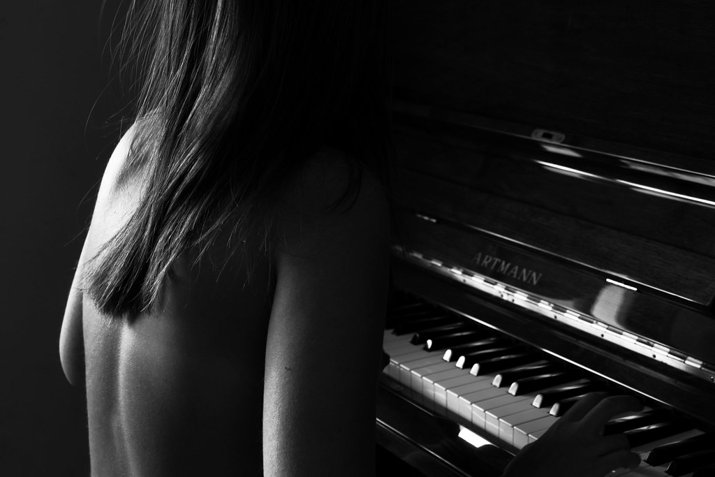 Risultati immagini per foto di donne al pianoforte