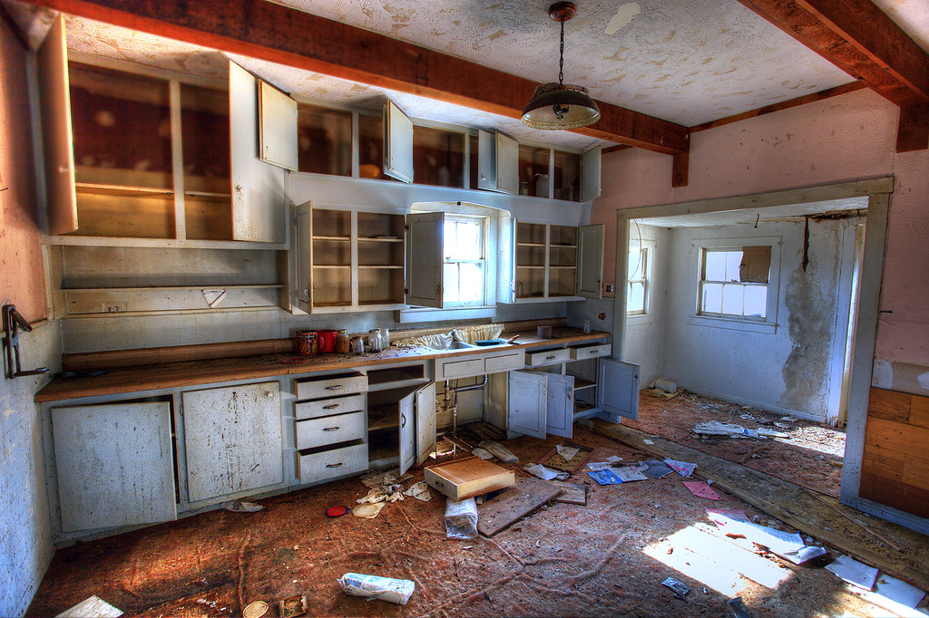 Abandoned Farm House Kitchen | Abandoned, trashy and rotting… | Flickr