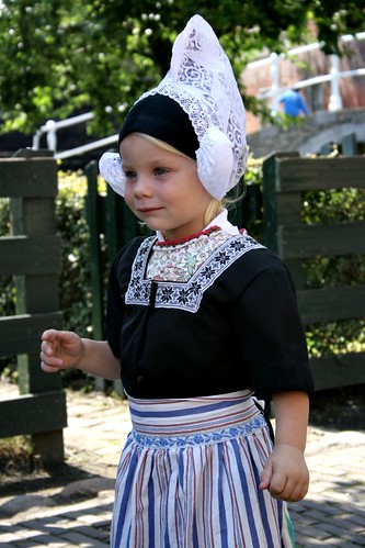A young girl in Dutch traditional costume | This is one of t… | Flickr