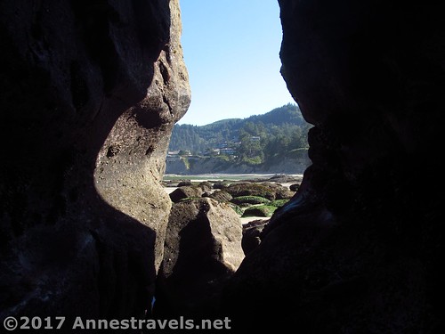 Keyhole like entrance to the sea cave near the Punchbowl, Oregon