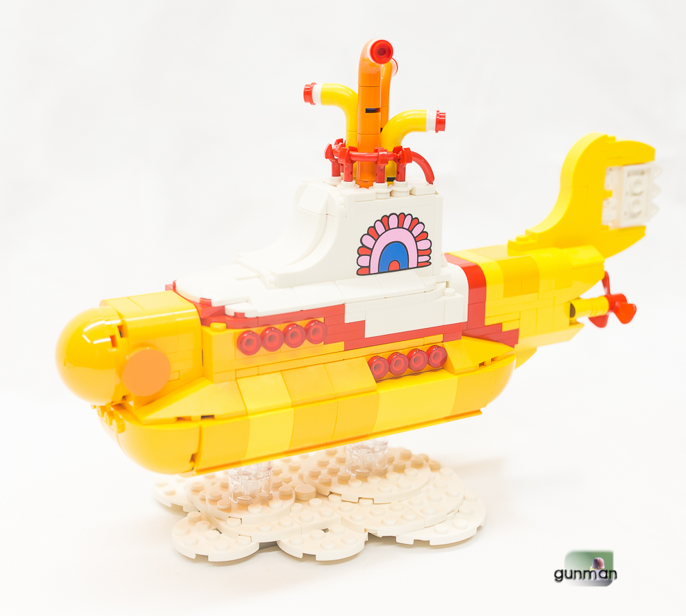 barnes and noble yellow submarine lego set