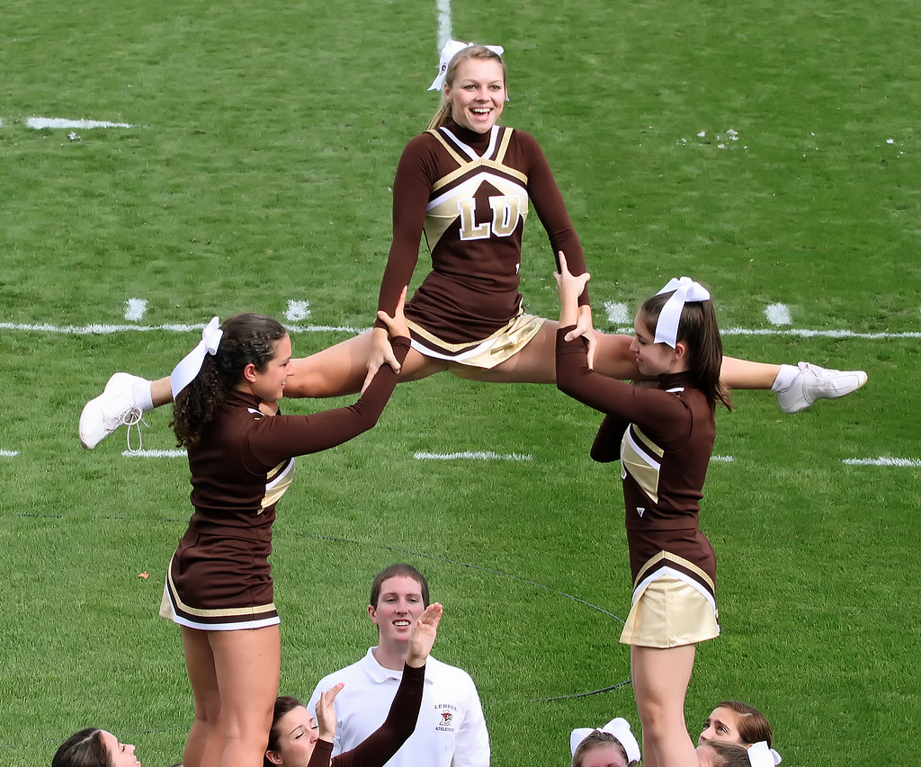 Cheerleader Does A High Level Split Lehigh University Vs Flickr