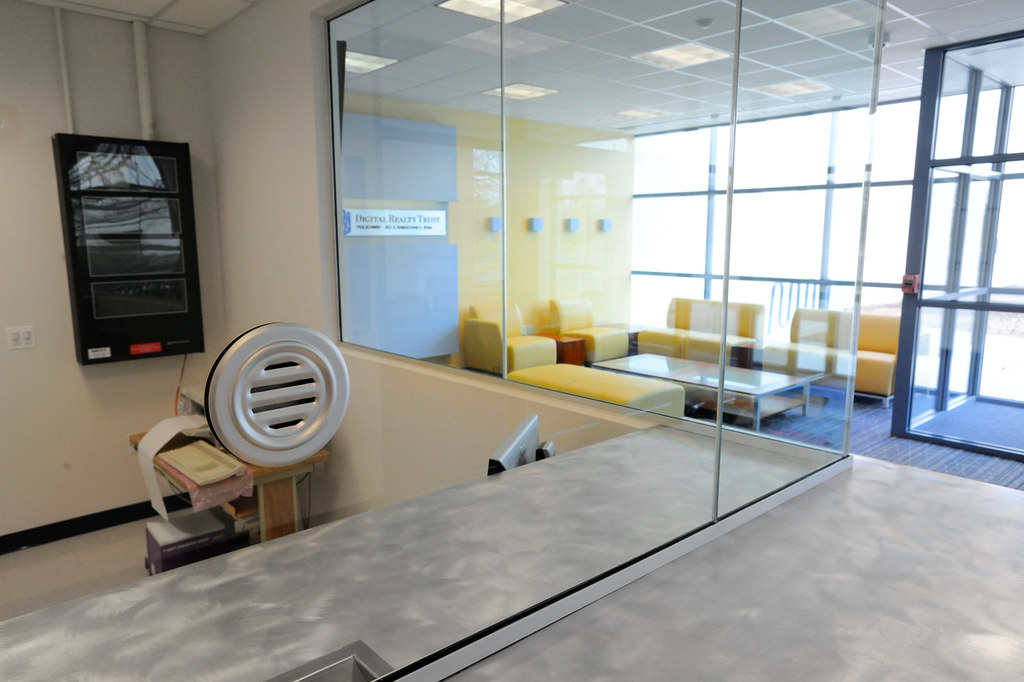 Security Reception Desk in the Data Center | Security glass … | Flickr