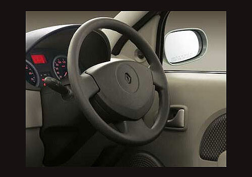 Mahindra Renault Logan Edge Central Console Interior Photo