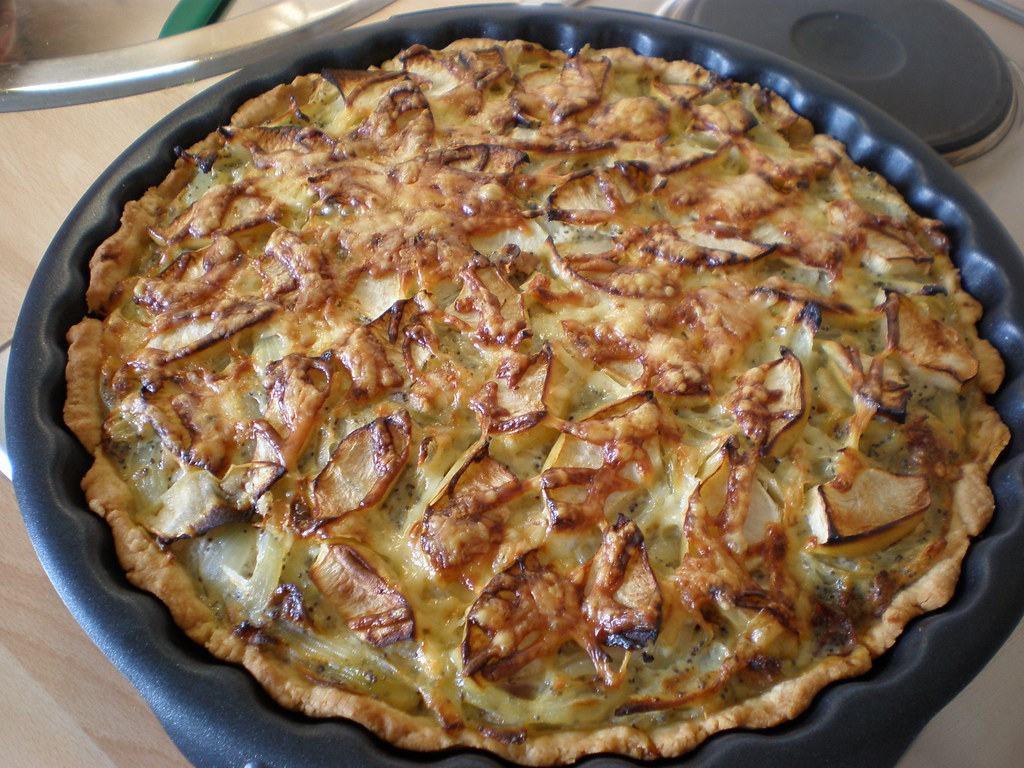 Zwiebel-Apfel-Quiche | ...frisch aus dem Ofen... www.morenz.… | Flickr