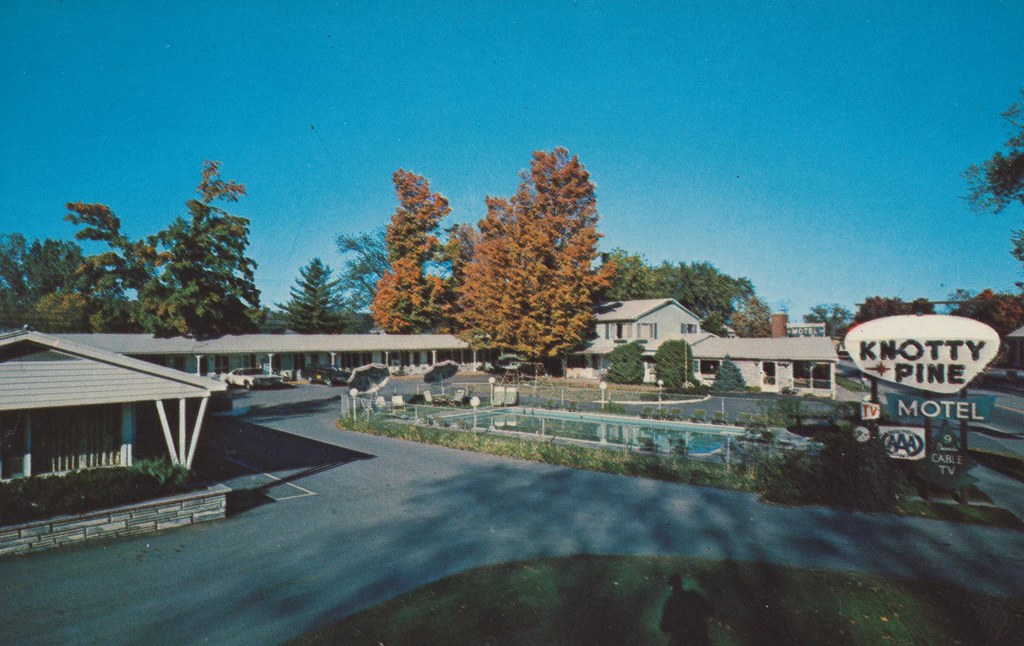Knotty Pine Motel - Bennington, Vermont