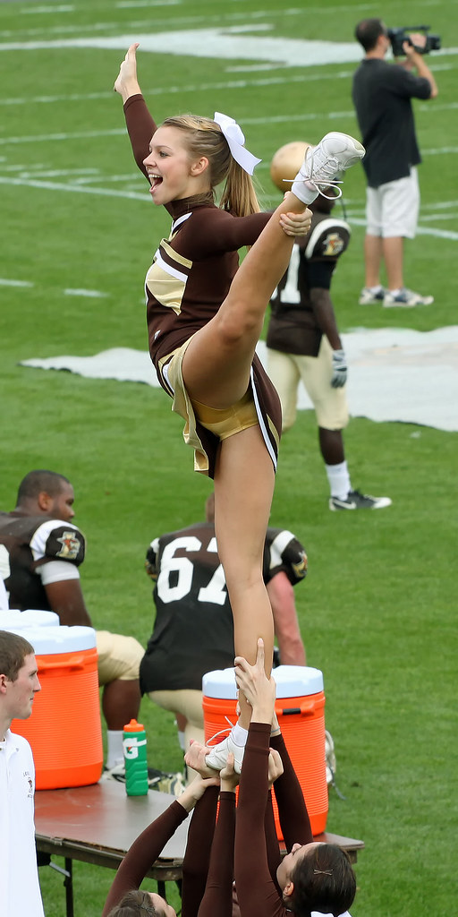 Cheerleader Co Captain In An Acrobatic Pose Lehigh Univers Flickr