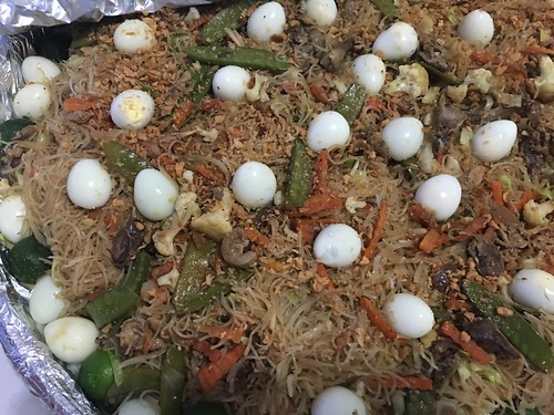 Pansit with quail eggs