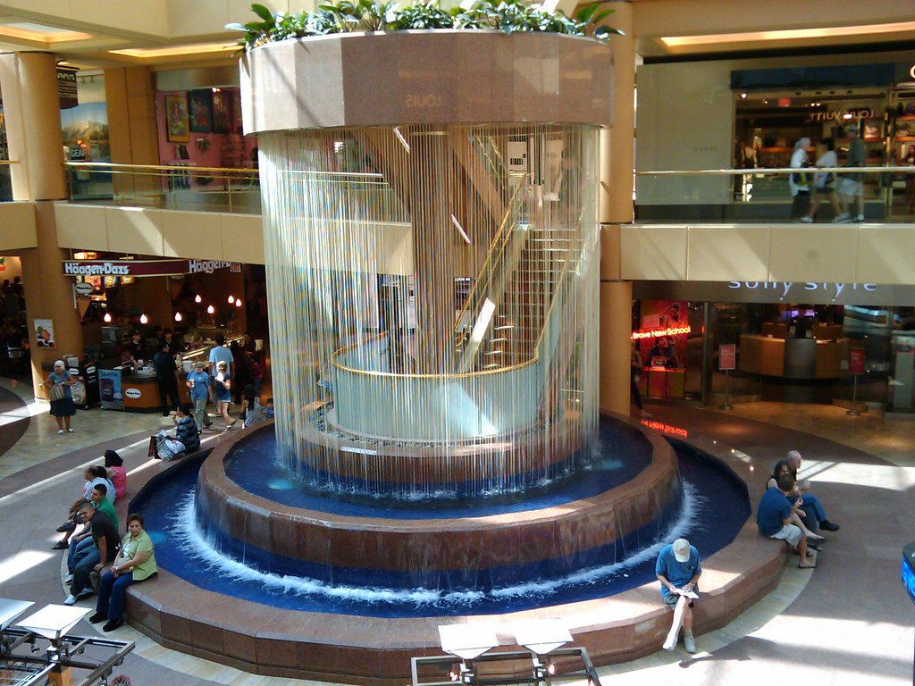 Scottsdale Fashion Square Fountain (Round) Big indoor mall… Flickr