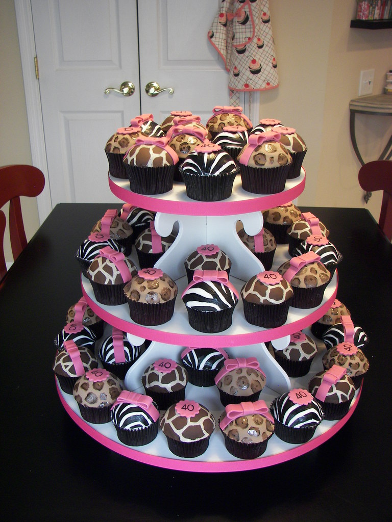 Animal Print Cupcakes | 72 handpainted cupcakes. Margarita ...