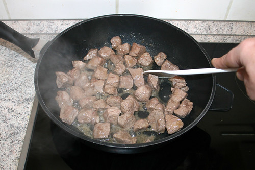 37 - Lammfleisch scharf anbraten / Sear lamb meat
