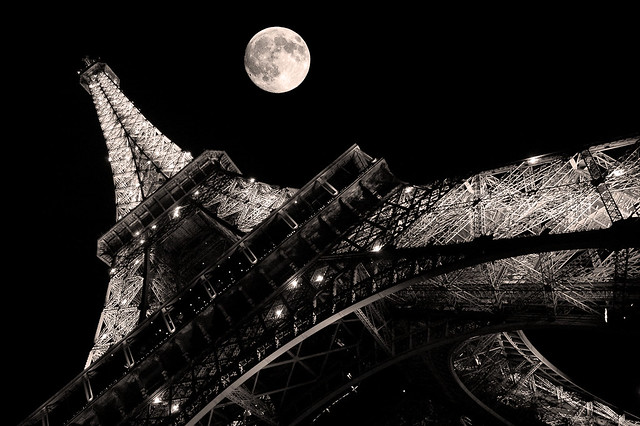 Full moon in Paris