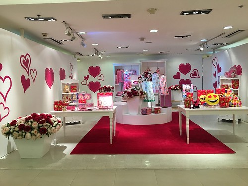 Rustan's makati,  valentines display