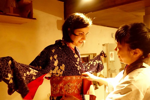 [Japan Cultural Tour] Wearing Kimono
