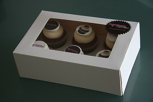 cajitas para Cupcakes personalizados con Logo, por ciento o Millar a domicilio delivery Lima 
y   envios a provincias de todo el Peru