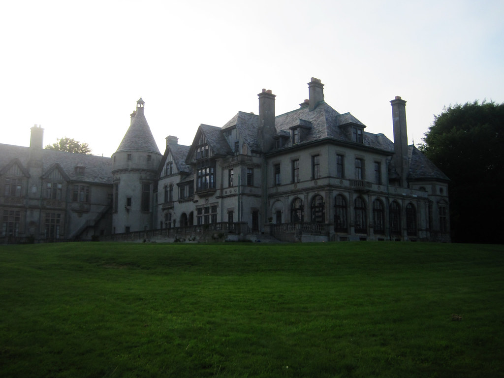 collinwood-house-newport-ri-carey-mansion-dark-shadow-flickr