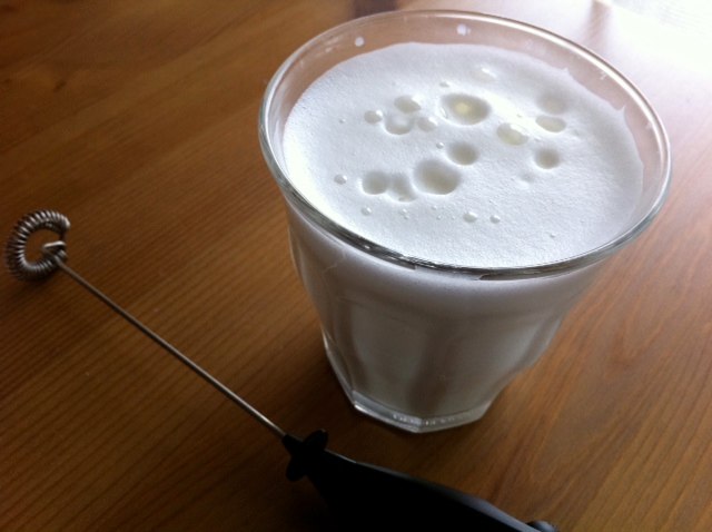 can-dogs-drink-milk