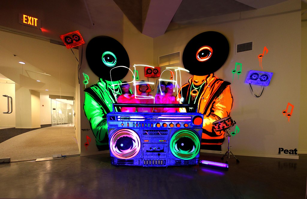 stenSOUL DJ booth - NEON! | see video from the show here ...
 Neon Dj Booth
