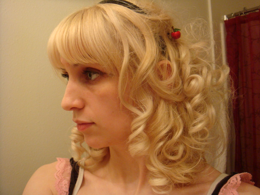 Weeee pretty hair! | The apple pins are from Cynthia (thanks… | Flickr