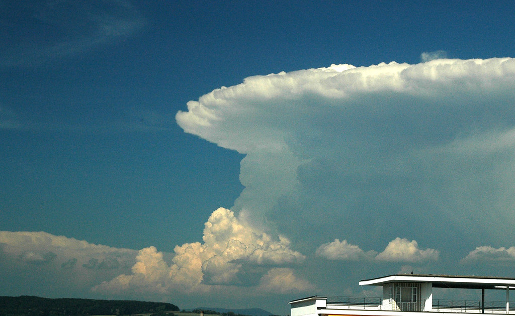 anvil-of-cumulonimbus-anvil-of-a-large-cumulonimbus-cloud-flickr