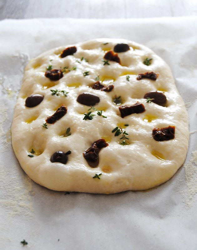 Focaccia (thyme, olives and sundried tomatoes)