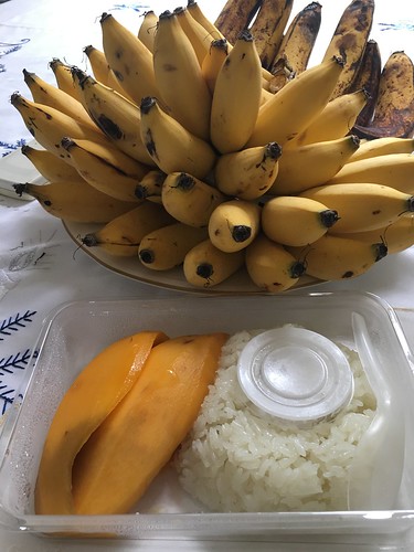 merienda, sticky rice with mango