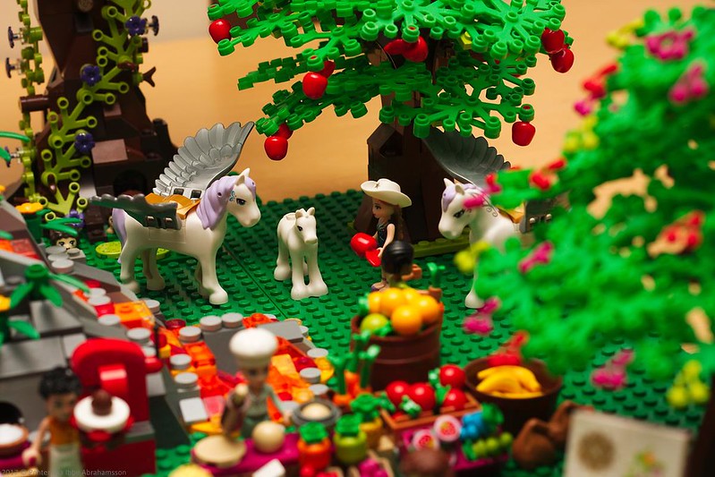 [MOC] gigantesque : univers parallèle, tous les lego Girly font la fête chez Lego Elves 32985102693_1ba6191076_c