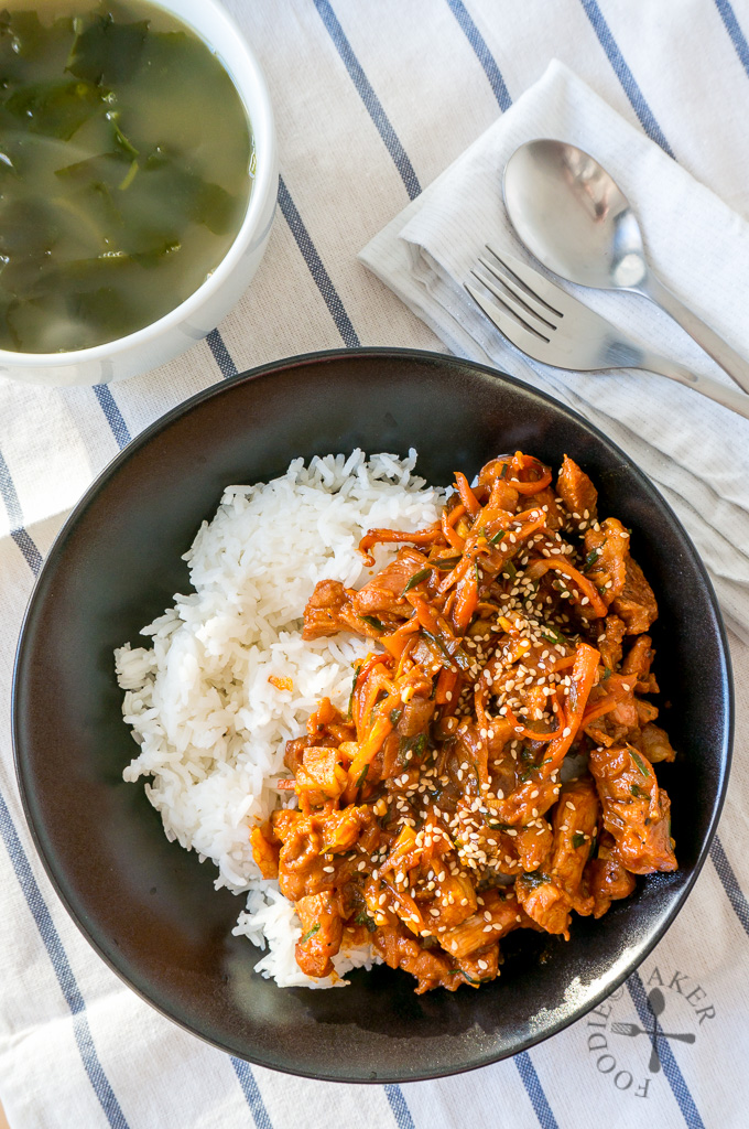 Korean Spicy Stir-Fried Pork 돼지불고기 (Dwaejibulgogi)