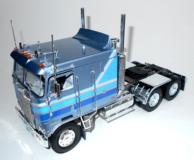 On! Replicas to Review #85-2513 Revell How Scale Model Kenworth the | K-100 Right Kit Build 1:25
