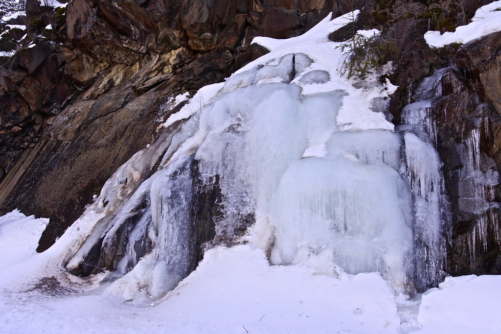 Cliff ice