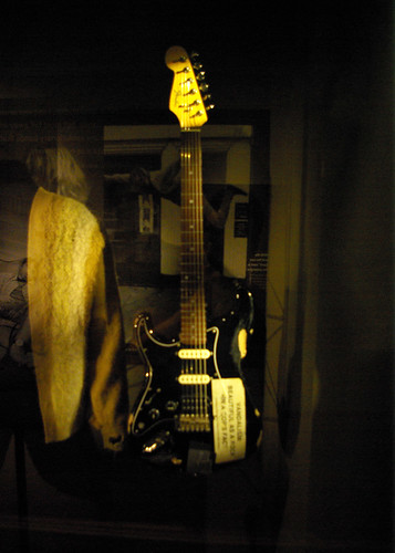 Kurt's Fender Strat with "Vandalism" sticker