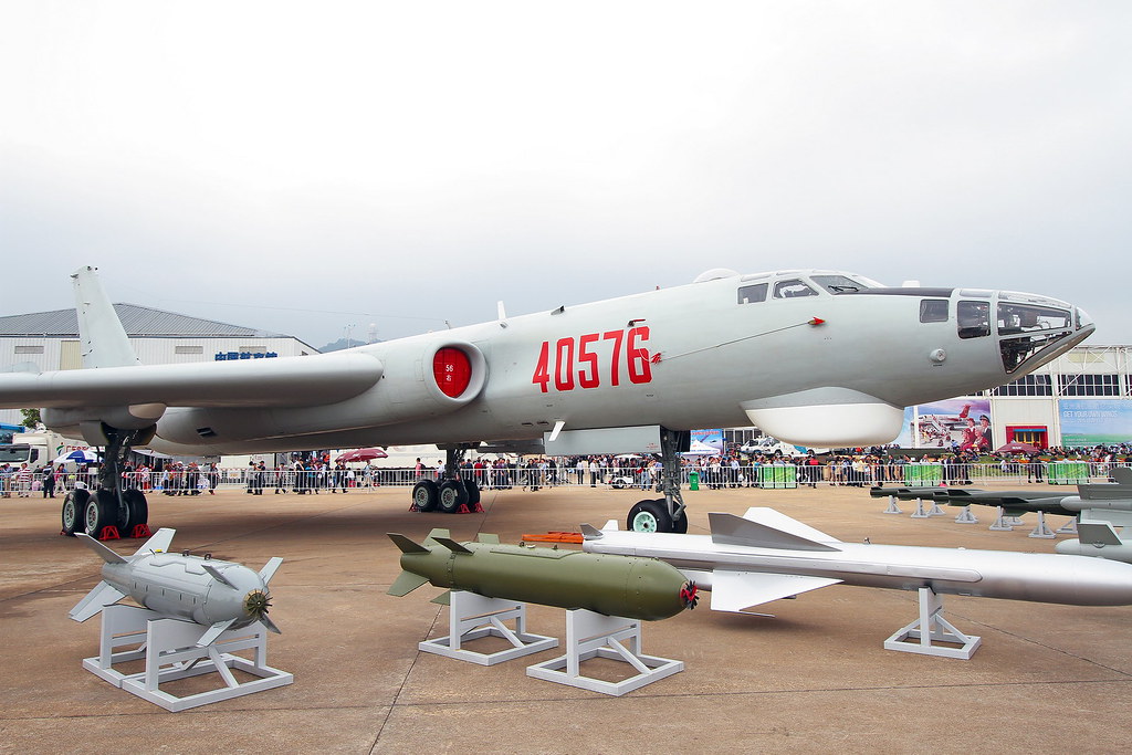 40576 China - Air Force  Xian H-6E