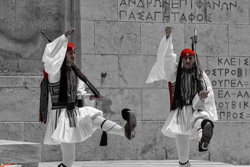 Cambio de guardia en Atenas