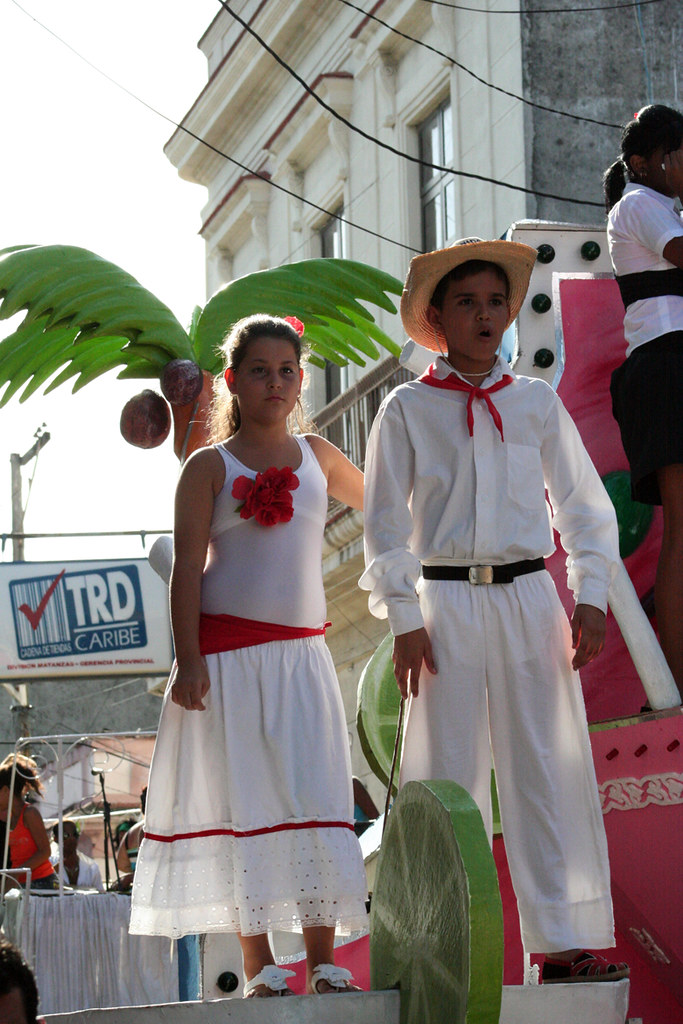 Little girl fashion Traje típico de Cuba - Enciclopedia Cultural La ropa cu...