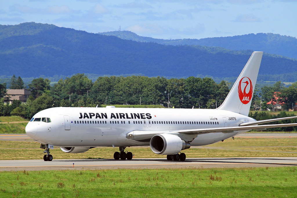 JA8976 Japan Airlines Boeing 767-346